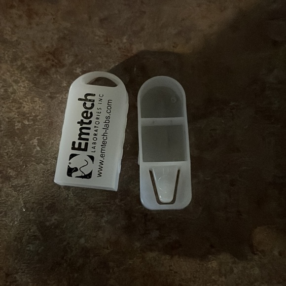 Spare hearing aid battery holder - Picture 2 of 3